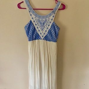 **SOLD**Beautiful maxi dress!